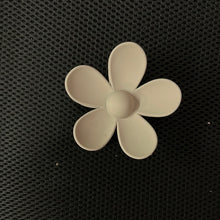 Load image into Gallery viewer, MF Plucked Petal Flower Clip
